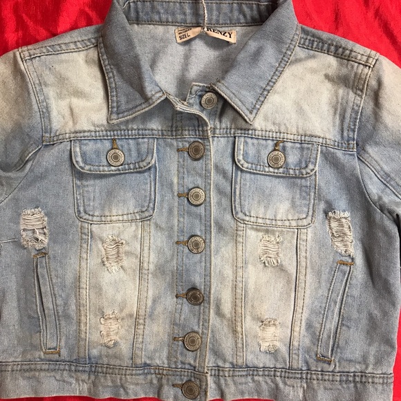 Light wash denim jacket - Picture 2 of 3